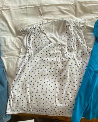 LADIES SIZE MEDIUM CLOTHING