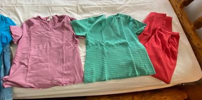 LADIES SIZE MEDIUM CLOTHING