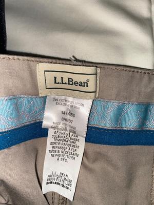 WOMEN’S JEANS AND CAPRIS SIZE 14