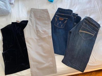 WOMEN’S JEANS AND CAPRIS SIZE 14