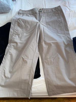 WOMEN’S JEANS AND CAPRIS SIZE 14
