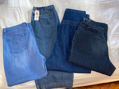 WOMENS SIZE 10-12 CAPRIS AND PANTS