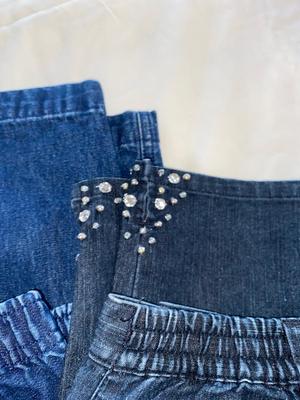 WOMENS SIZE 10-12 CAPRIS AND PANTS