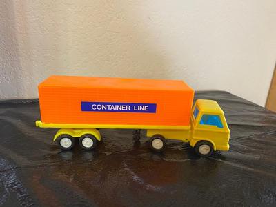 1999 HOLIDAY BARBIE AND TOY TRUCK