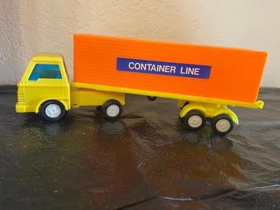 1999 HOLIDAY BARBIE AND TOY TRUCK