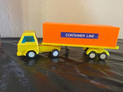 1999 HOLIDAY BARBIE AND TOY TRUCK