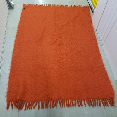 Five Blankets-Pottery Barn, Lands End, Kennebunk Weavers & Mantas Ezcaray (1018FL-KD)