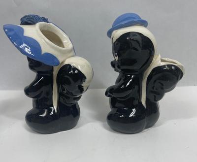 Rare Skunk Figurines De Lee California Pottery Walt Disney Flower friend of Bambi 1940’s Enesco Boxing Skunks