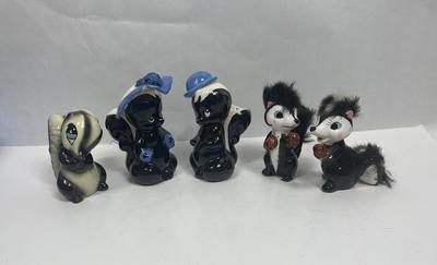Rare Skunk Figurines De Lee California Pottery Walt Disney Flower friend of Bambi 1940’s Enesco Boxing Skunks