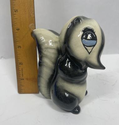 Rare Skunk Figurines De Lee California Pottery Walt Disney Flower friend of Bambi 1940’s Enesco Boxing Skunks