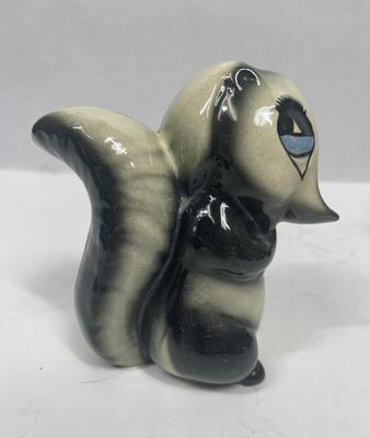 Rare Skunk Figurines De Lee California Pottery Walt Disney Flower friend of Bambi 1940’s Enesco Boxing Skunks