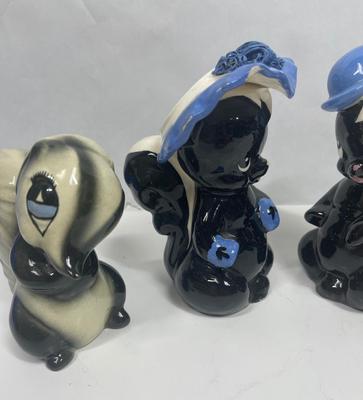Rare Skunk Figurines De Lee California Pottery Walt Disney Flower friend of Bambi 1940’s Enesco Boxing Skunks