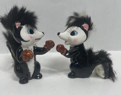 Rare Skunk Figurines De Lee California Pottery Walt Disney Flower friend of Bambi 1940’s Enesco Boxing Skunks