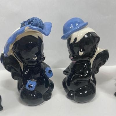 Rare Skunk Figurines De Lee California Pottery Walt Disney Flower friend of Bambi 1940’s Enesco Boxing Skunks