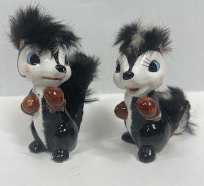 Rare Skunk Figurines De Lee California Pottery Walt Disney Flower friend of Bambi 1940’s Enesco Boxing Skunks