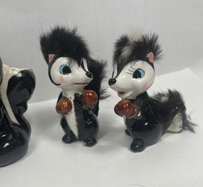 Rare Skunk Figurines De Lee California Pottery Walt Disney Flower friend of Bambi 1940’s Enesco Boxing Skunks