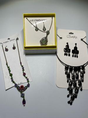 Necklace & earrings sets