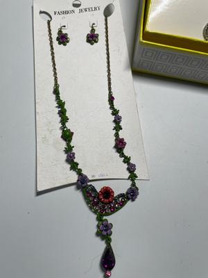Necklace & earrings sets