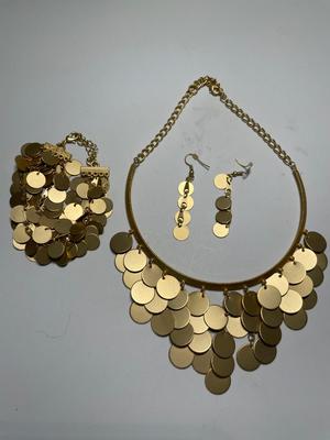 Gold-tone jewelry set