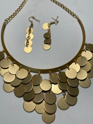 Gold-tone jewelry set