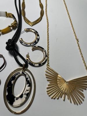 Assorted jewelry