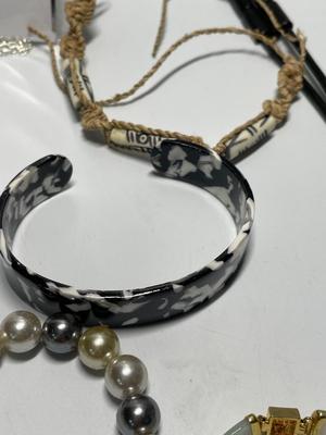 Assorted jewelry