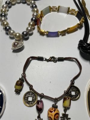 Assorted jewelry
