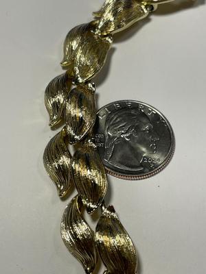 Vintage Lisner Mid-Century Choker Fashion Necklace 13"-16" Adjustable in VG Condition as Pictured. FREE DOMESTIC SHIPPING.
