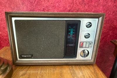 Vintage Magnavox Radio, Brass Lamp