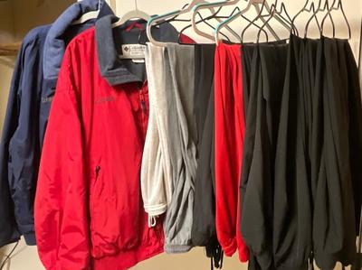 Joggers/sweat pants, and 2 jackets 3x. - 10 items