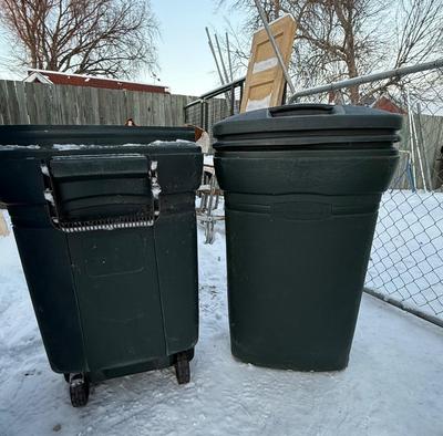 Rubbermaid Garbage cans
