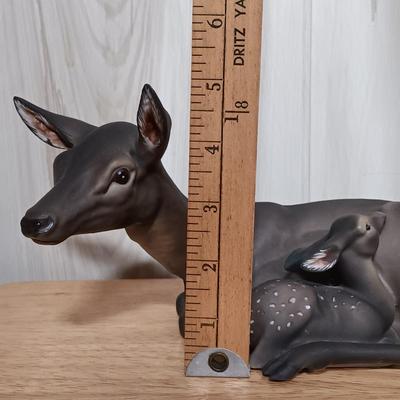 LOT 271: C. Martinu Spain Doe and Fawn Figurine