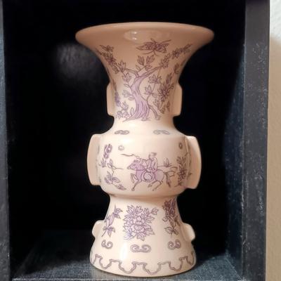 LOT 273: Franklin Mint 1980 (Set of 9) Treasures of the Imperial Dynasties Mini Vases