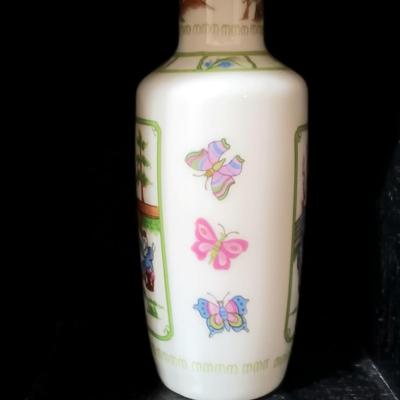 LOT 273: Franklin Mint 1980 (Set of 9) Treasures of the Imperial Dynasties Mini Vases