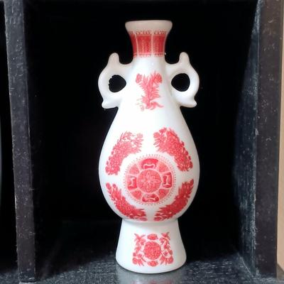 LOT 273: Franklin Mint 1980 (Set of 9) Treasures of the Imperial Dynasties Mini Vases