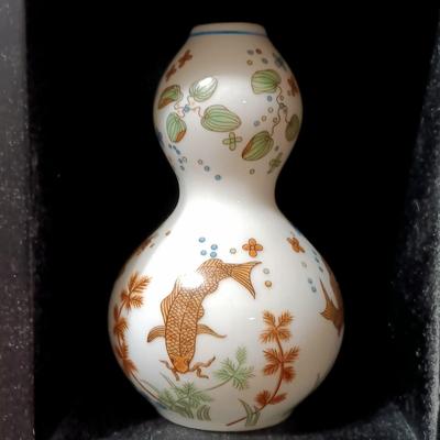 LOT 273: Franklin Mint 1980 (Set of 9) Treasures of the Imperial Dynasties Mini Vases