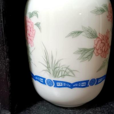 LOT 273: Franklin Mint 1980 (Set of 9) Treasures of the Imperial Dynasties Mini Vases