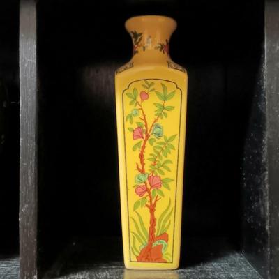 LOT 273: Franklin Mint 1980 (Set of 9) Treasures of the Imperial Dynasties Mini Vases