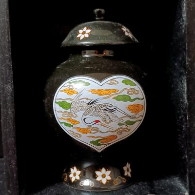 LOT 273: Franklin Mint 1980 (Set of 9) Treasures of the Imperial Dynasties Mini Vases