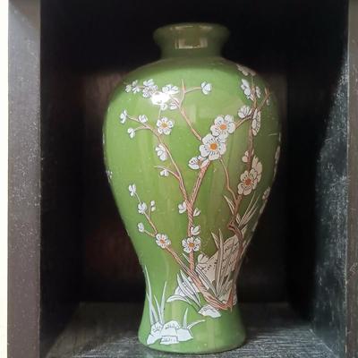 LOT 273: Franklin Mint 1980 (Set of 9) Treasures of the Imperial Dynasties Mini Vases