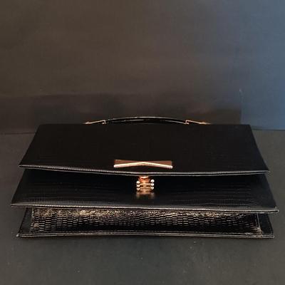 LOT 277: Vintage Estée Lauder Azurée Green Jars and Re-Nutriv Jars, Glass Eye Cup, Apothecary Jar, Vintage Hand Bag & More