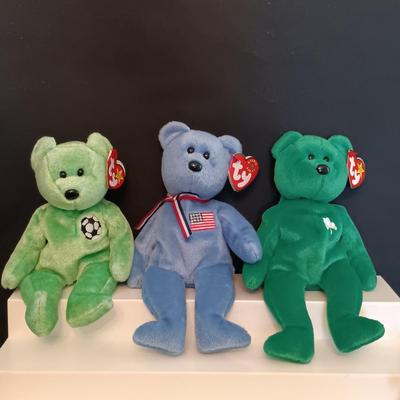 LOT 278: Collection of Vintage Beanie Babies