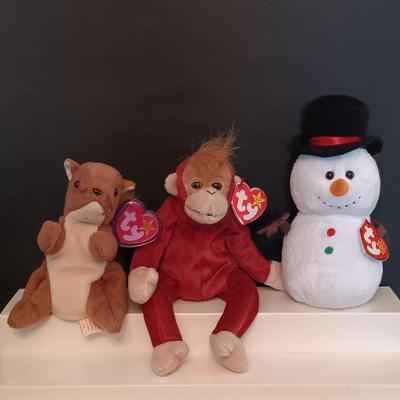 LOT 278: Collection of Vintage Beanie Babies
