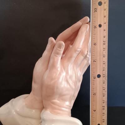 LOT 281: Vintage Madonna of the Kitchen Plaque, Atlantic Mold Co Praying Hands, Teleflora Crystal Cross & More