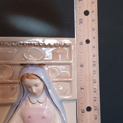 LOT 281: Vintage Madonna of the Kitchen Plaque, Atlantic Mold Co Praying Hands, Teleflora Crystal Cross & More