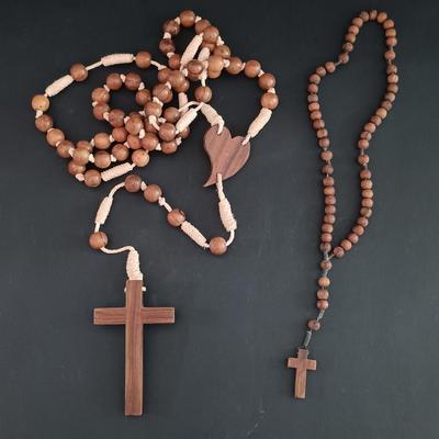 LOT 281: Vintage Madonna of the Kitchen Plaque, Atlantic Mold Co Praying Hands, Teleflora Crystal Cross & More