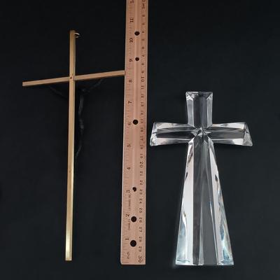 LOT 281: Vintage Madonna of the Kitchen Plaque, Atlantic Mold Co Praying Hands, Teleflora Crystal Cross & More