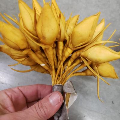 Faux Flowers, Potted Topiary and Dried Wreath (2058F-KD)