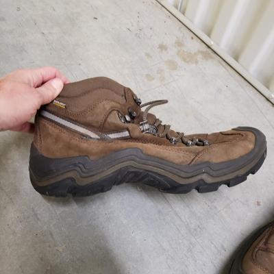 Men's Shoes-Keen, Burkenstock, & Oofos (1020CR-KD)