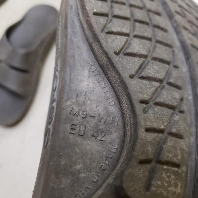 Men's Shoes-Keen, Burkenstock, & Oofos (1020CR-KD)